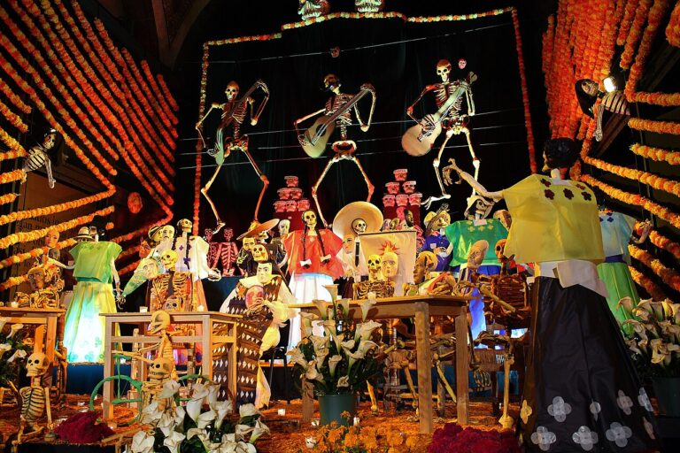 Día de los Muertos: The Stories We Carry